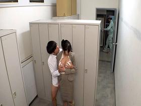 オフィス痴漢で感じちゃう…職場の男達に1日中触られ放題のいつでもOKスレンダー巨乳娘【痴感オフィスレディ・日菜さん24歳の場合】　サンプル画像15